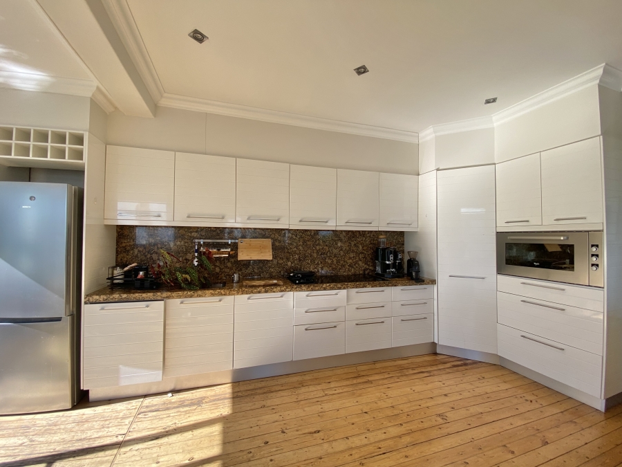 To Let 1 Bedroom Property for Rent in Green Point Western Cape